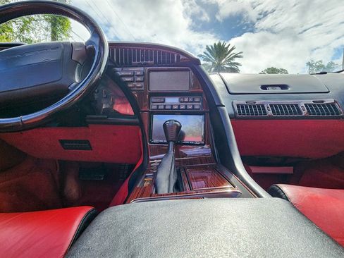 Used 1990 Chevrolet Corvette Convertible RWD image 22