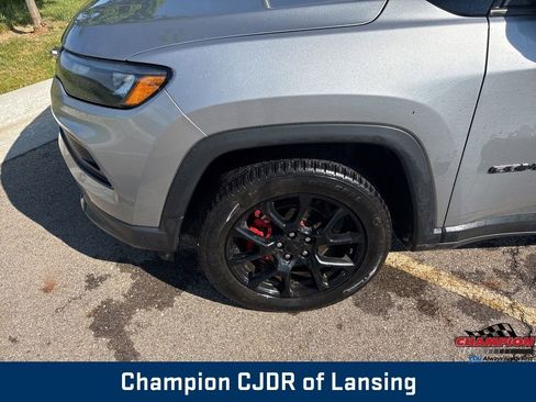 Used 2022 Jeep Compass Latitude w/ Convenience Group AWD/4WD image 29