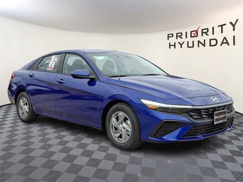 New 2026 Hyundai Elantra SE image 3