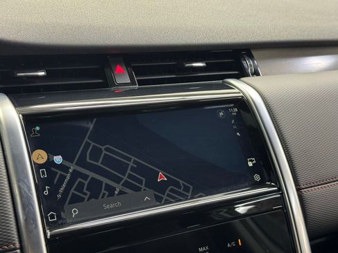 Used 2022 Land Rover Discovery Sport SE R-Dynamic image 13