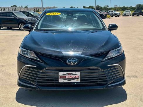 Used 2021 Toyota Camry LE FWD image 8