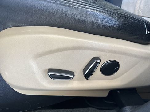 Used 2016 Ford Explorer XLT image 14