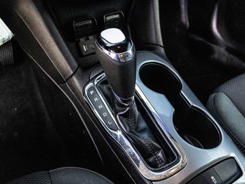 Used 2017 Chevrolet Cruze LT image 22