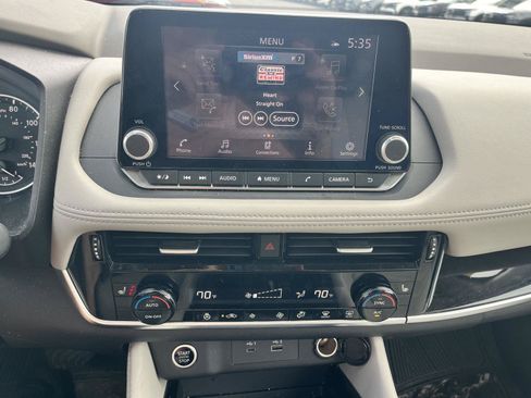 Used 2023 Nissan Rogue SL FWD image 19