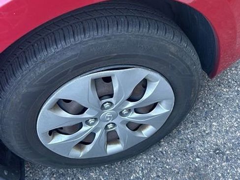 Used 2015 Hyundai Accent GLS w/ Option Group 02 image 2