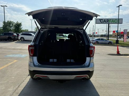 Used 2017 Ford Explorer XLT AWD/4WD image 12