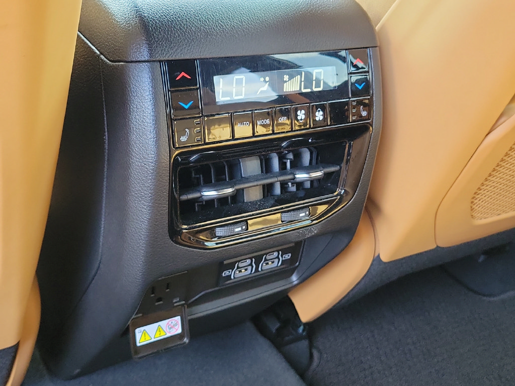 Used 2023 Jeep Grand Cherokee Summit RWD image 11