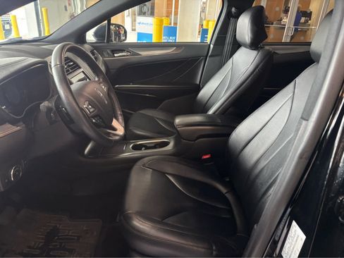Used 2017 Lincoln MKC Premiere FWD image 19