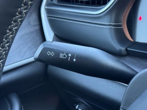 Used 2024 Jeep Grand Cherokee Limited image 21