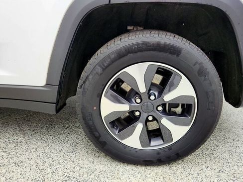 Used 2023 Jeep Grand Cherokee 4WD 4xe image 9