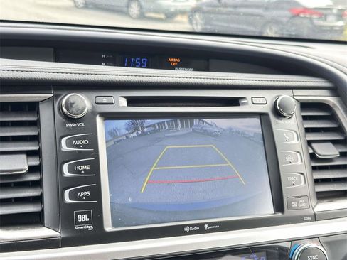 Used 2015 Toyota Highlander Limited image 4