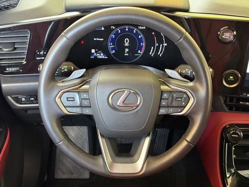 Used 2025 Lexus NX 250 FWD w/ Towing Package (2000 Lbs) image 4
