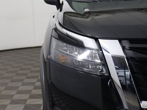 Used 2024 Nissan Pathfinder S image 12