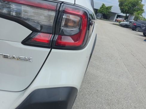 Used 2023 Subaru Outback Premium AWD/4WD image 9