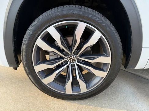 Used 2021 Volkswagen Atlas SEL R-Line image 9