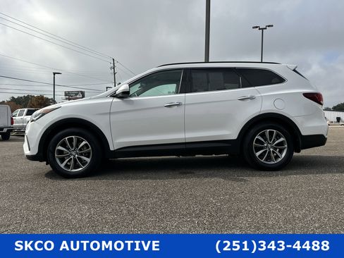 Used 2018 Hyundai Santa Fe SE w/ Cargo Package image 2