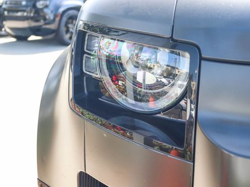 Used 2023 Land Rover Defender 130 X-Dynamic SE AWD/4WD image 10
