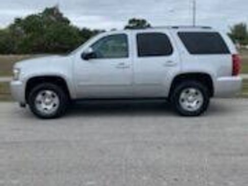 Used 2013 Chevrolet Tahoe LT RWD image 1