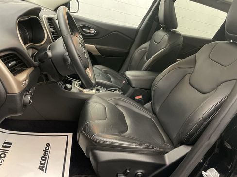 Used 2018 Jeep Cherokee Limited AWD/4WD image 13