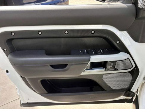 Used 2023 Land Rover Defender 130 X-Dynamic SE image 11