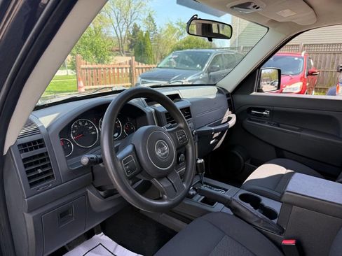 Used 2012 Jeep Liberty Sport image 7