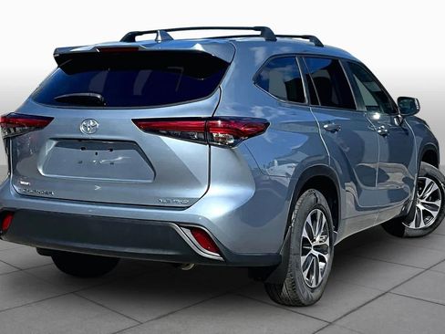 Used 2023 Toyota Highlander XLE AWD/4WD image 13