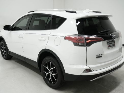 Used 2016 Toyota RAV4 SE FWD image 6