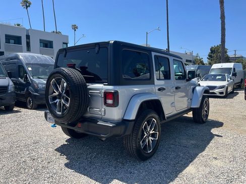 Used 2024 Jeep Wrangler Unlimited w/ Convenience Group AWD/4WD image 5