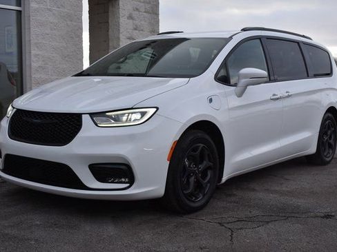 Used 2021 Chrysler Pacifica Limited w/ S Appearance Package image 12