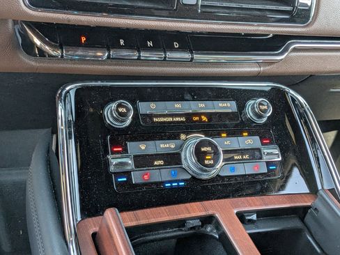 Used 2023 Lincoln Navigator L Reserve image 18