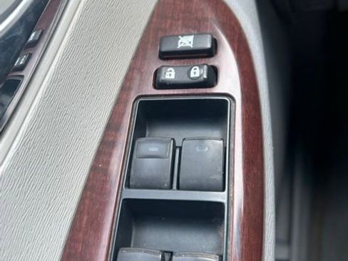 Used 2011 Toyota Sienna XLE w/ Entertainment Pkg FWD image 21