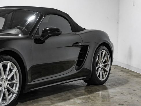 Used 2017 Porsche 718 Boxster RWD image 7