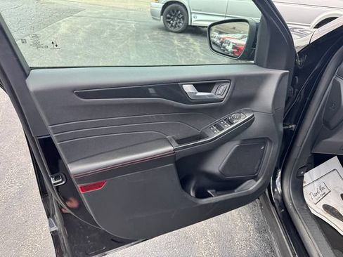 Used 2025 Ford Escape ST-Line Select AWD/4WD image 9