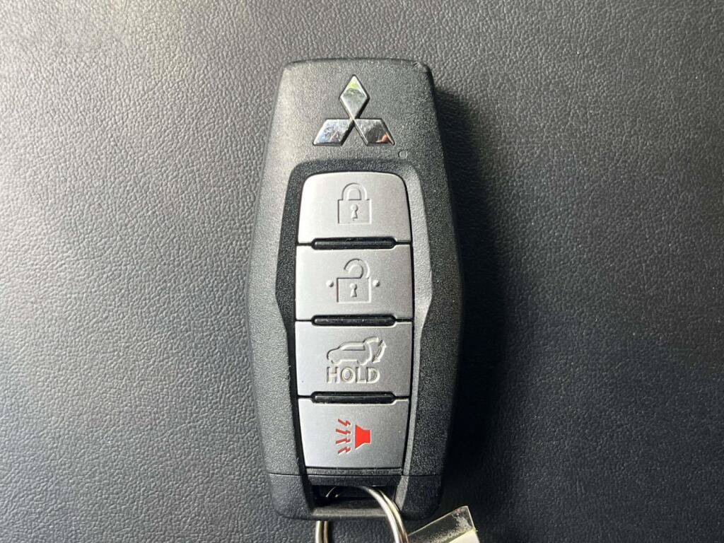 Used 2022 Mitsubishi Outlander SE AWD/4WD image 4