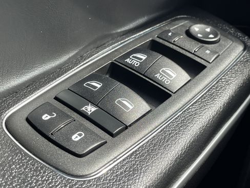 Used 2022 Chrysler 300 Touring L image 22