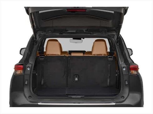 Used 2023 Toyota Highlander Platinum FWD image 11