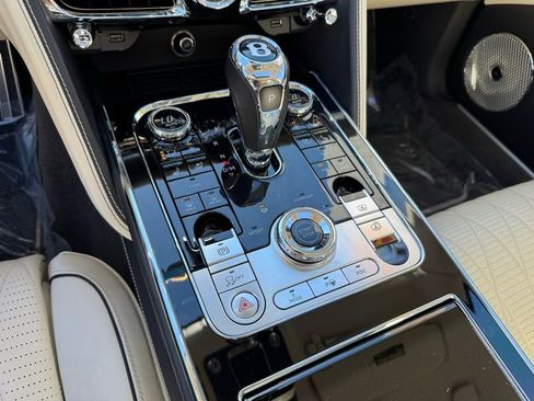 Used 2022 Bentley Flying Spur Plug-In Hybrid image 15