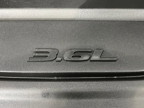 Used 2020 Chrysler Voyager L image 9