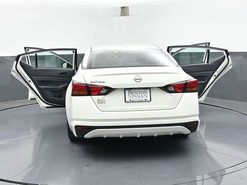 Used 2025 Nissan Altima 2.5 SV FWD image 48