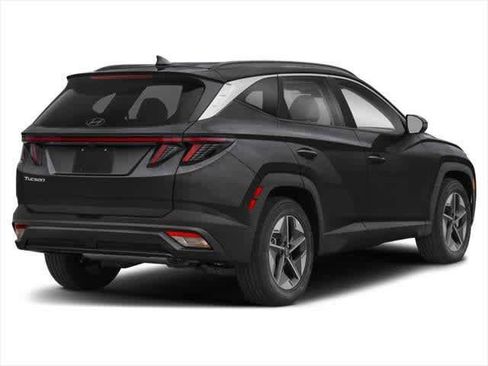 Used 2025 Hyundai Tucson SEL FWD image 2