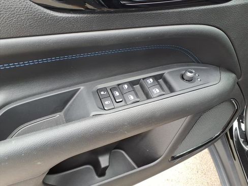 Used 2025 Jeep Compass Latitude w/ Altitude Special Edition image 12