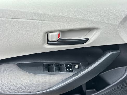 Used 2022 Toyota Corolla LE image 11