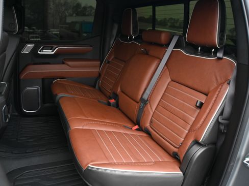 Used 2025 GMC Sierra 1500 Denali Ultimate image 11