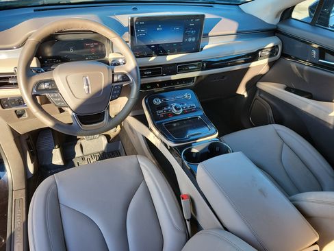 Used 2023 Lincoln Nautilus AWD w/ Premium Package image 20