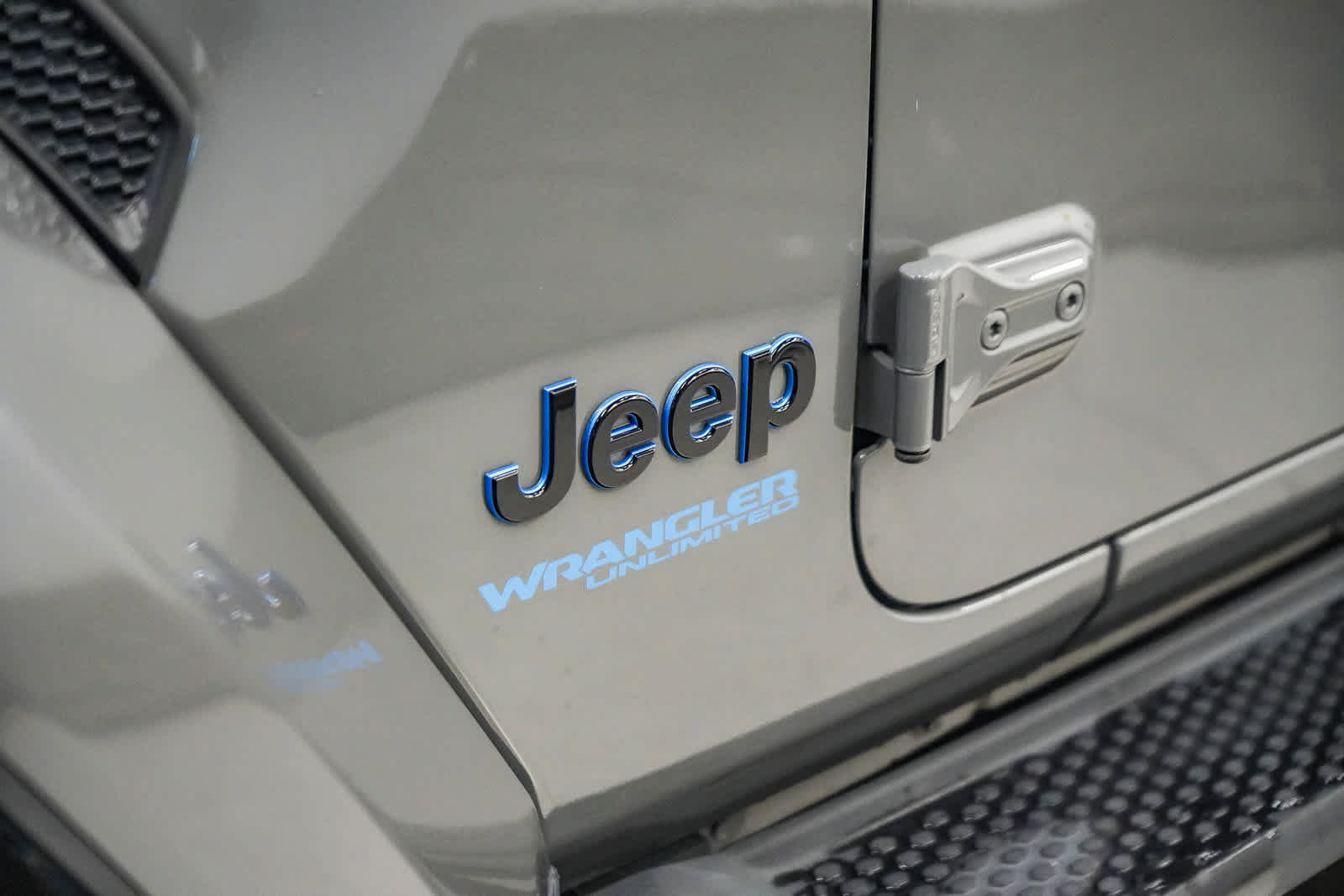 Used 2022 Jeep Wrangler Unlimited Sahara AWD/4WD image 3