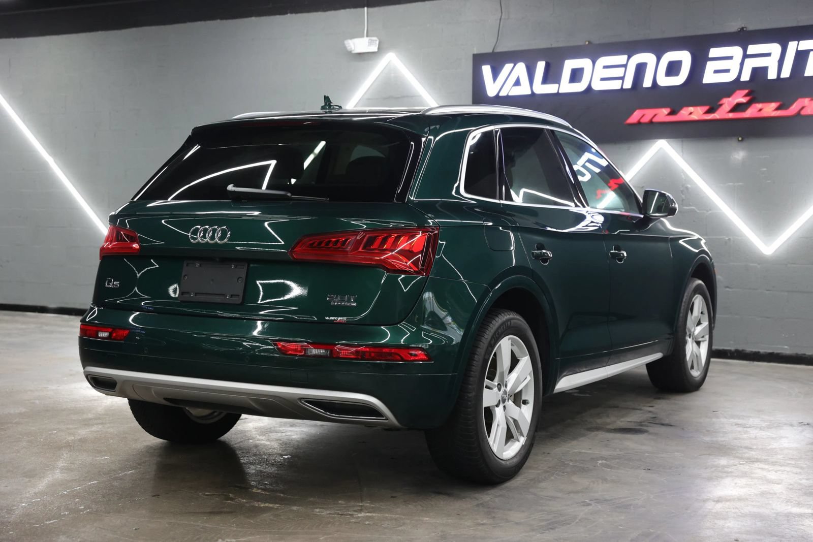 Used 2018 Audi Q5 2.0T Premium Plus w/ Premium Plus Package AWD/4WD image 25