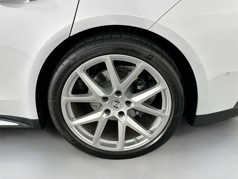 Certified 2025 Porsche Panamera image 12