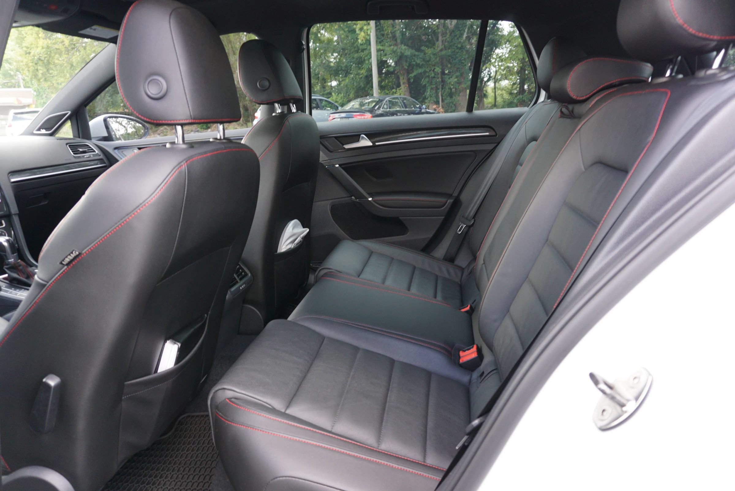 Used 2017 Volkswagen GTI SE FWD image 25