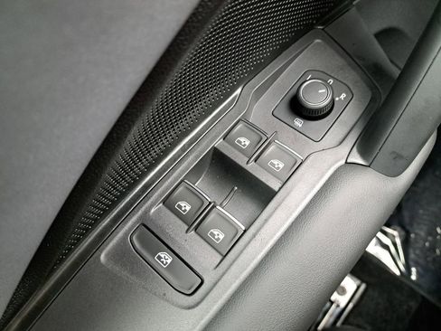 New 2025 Volkswagen Tiguan SE AWD/4WD image 26