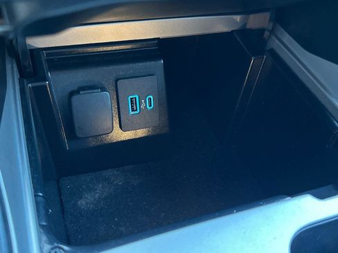 Used 2023 Ford Explorer XLT image 35